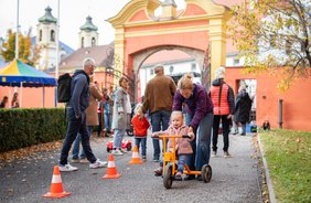 Celebrations and a ride on the Waldbahn: at the Wilten district festival
