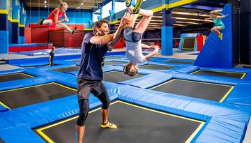 FLIP LAB Trampoline parkour