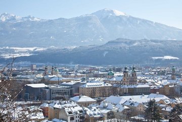 Entlang der Innpromenade nach Innsbruck