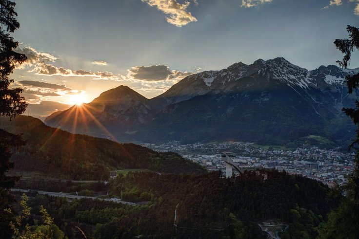 Blick auf Bergisel und Innsbruck Stadt