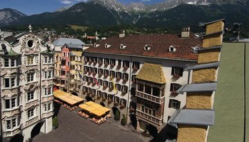 Las coloridas fachadas de las casas del caso antiguo de Innsbruck