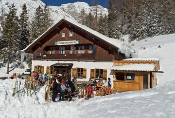 Escursione con le racchette da neve al rifugio Lehnberghaus