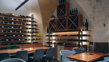 Riese wine bar bistro