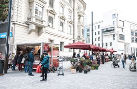 Der Sparkassenplatz: Innsbrucks entspannte Mitte