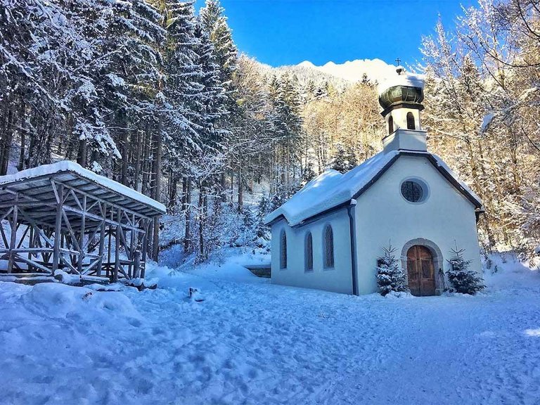Die Waldkapelle als Ort der Hoffnung