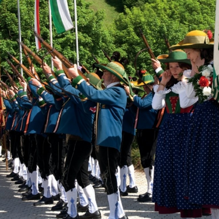 Achtung, Salutschüsse: Ohren zuhalten, wenn Sie direkt daneben stehen!
