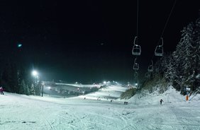 Freude oder Graus? Nachtskifahren auf der Bergeralm bei Steinach am Brenner